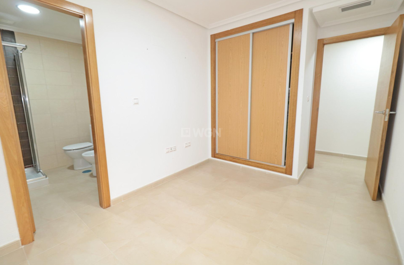 Odsprzedaż - Mieszkanie w bloku - Torrevieja - Acequion