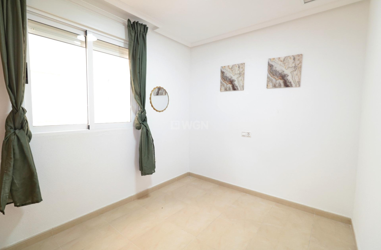 Odsprzedaż - Mieszkanie w bloku - Torrevieja - Acequion