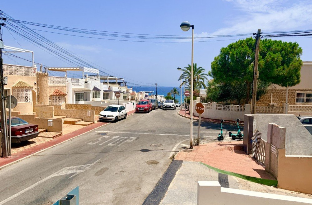 Odsprzedaż - Mieszkanie w bloku - La Mata - Costa Blanca