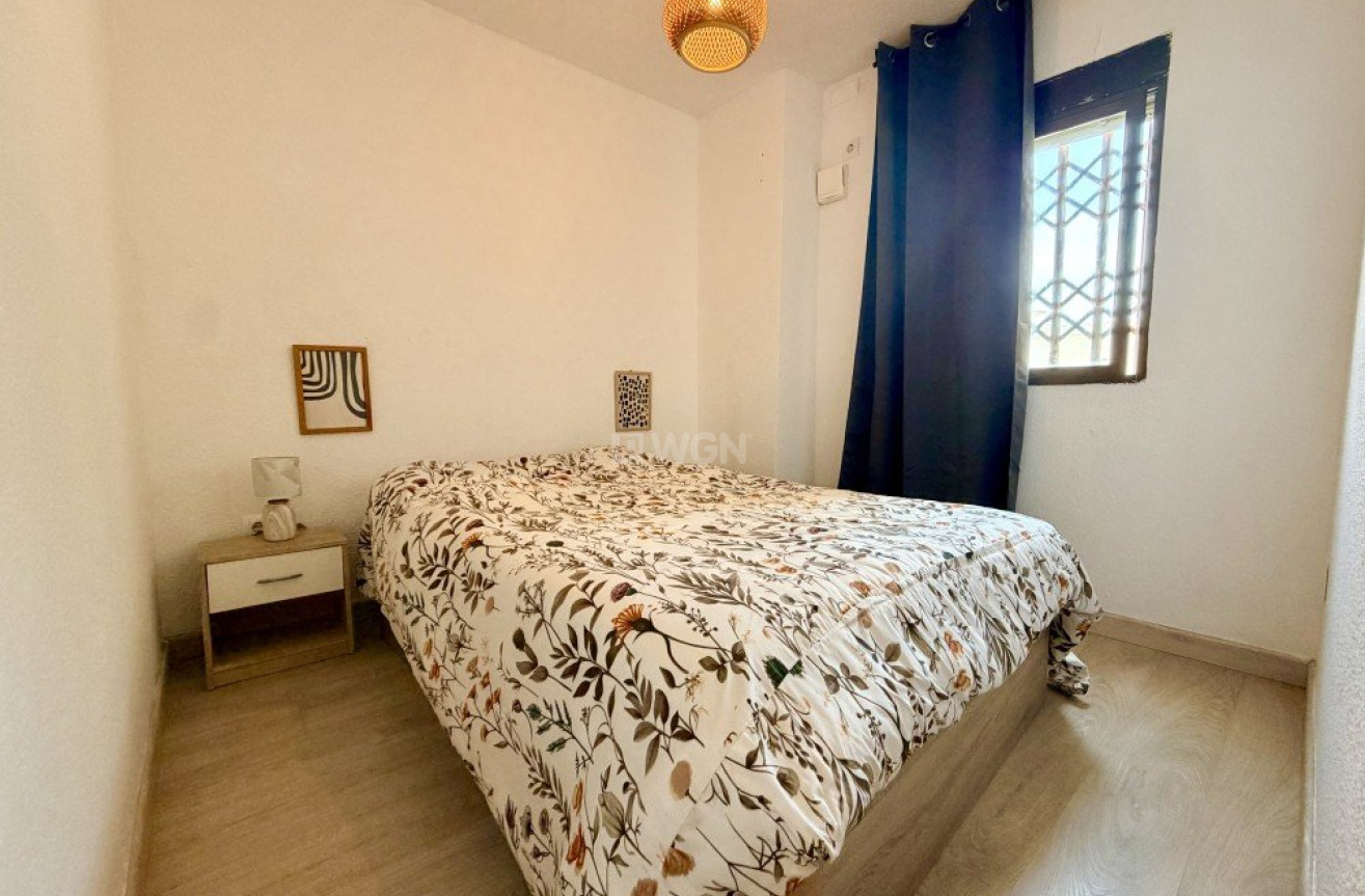 Odsprzedaż - Mieszkanie w bloku - La Mata - Costa Blanca