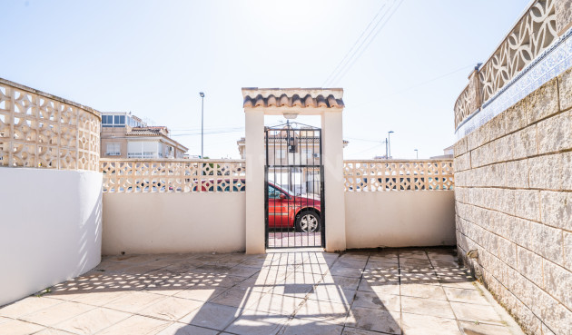 Odsprzedaż - Mieszkanie w bloku - La Mata - Costa Blanca