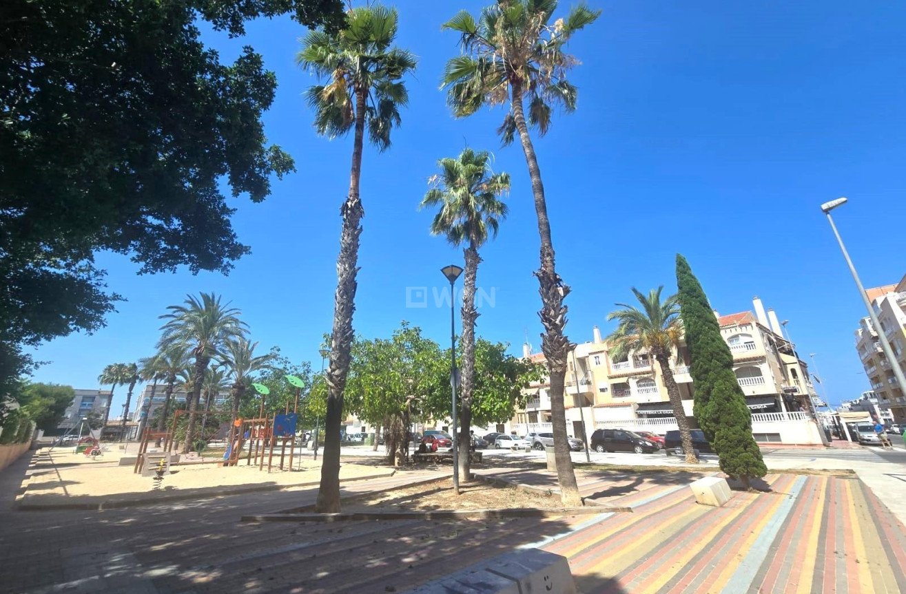 Odsprzedaż - Mieszkanie w bloku - Torrevieja - Habaneras