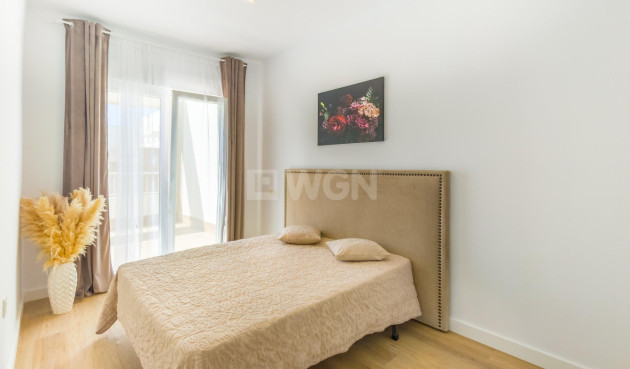 Odsprzedaż - Mieszkanie w bloku - Torrevieja - Playa del Cura
