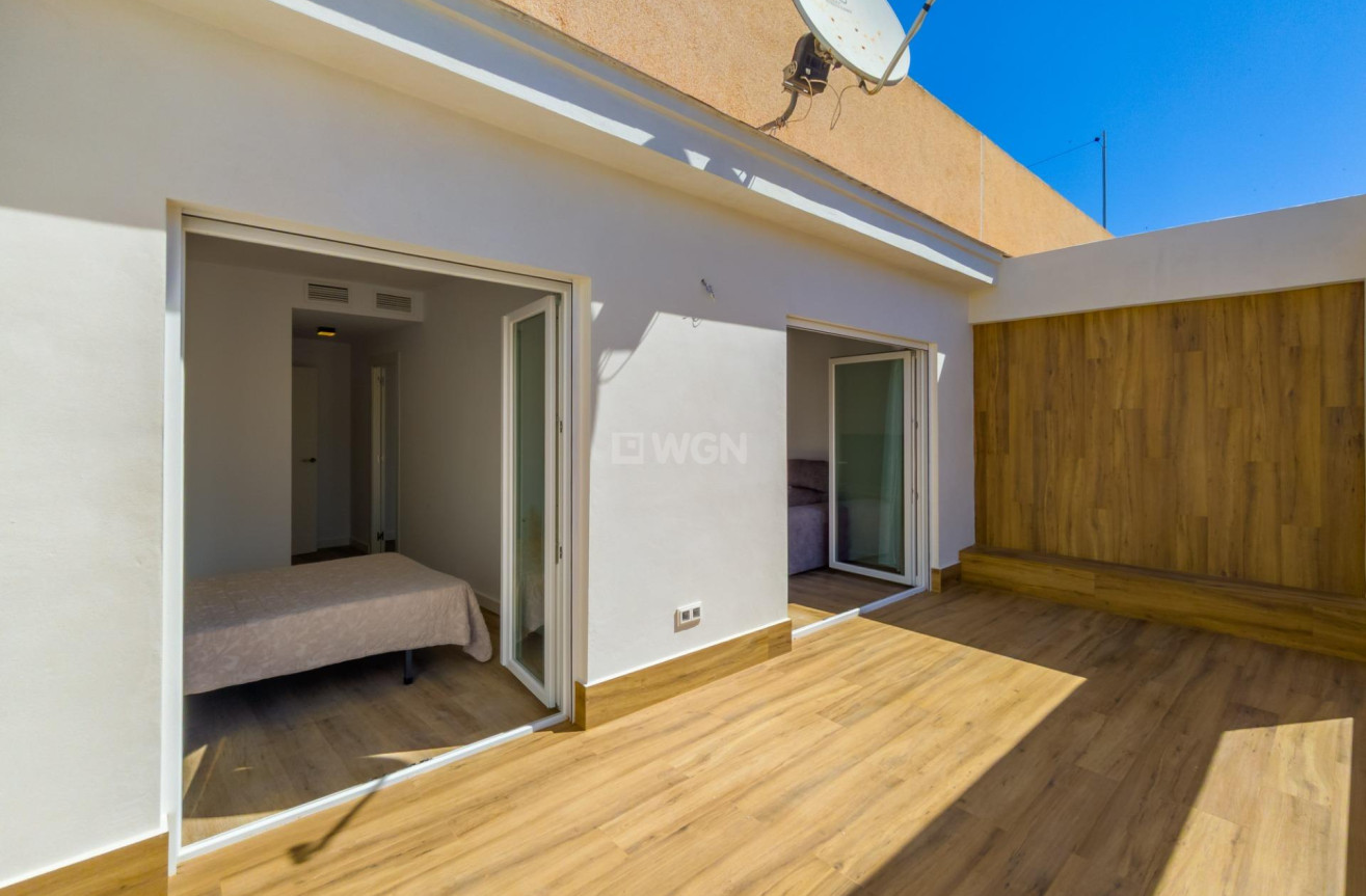 Odsprzedaż - Mieszkanie w bloku - Torrevieja - Playa del Cura
