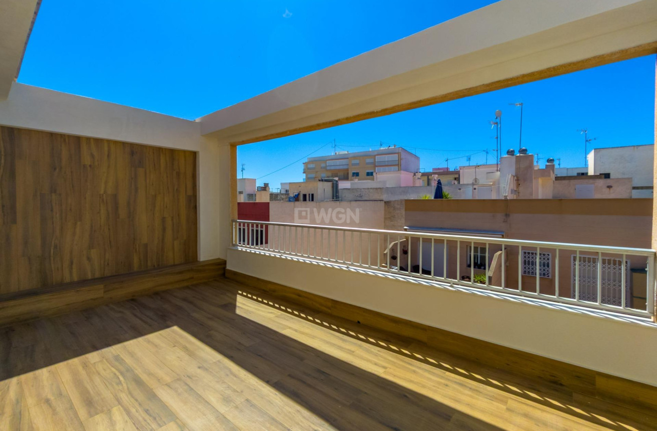 Odsprzedaż - Mieszkanie w bloku - Torrevieja - Playa del Cura