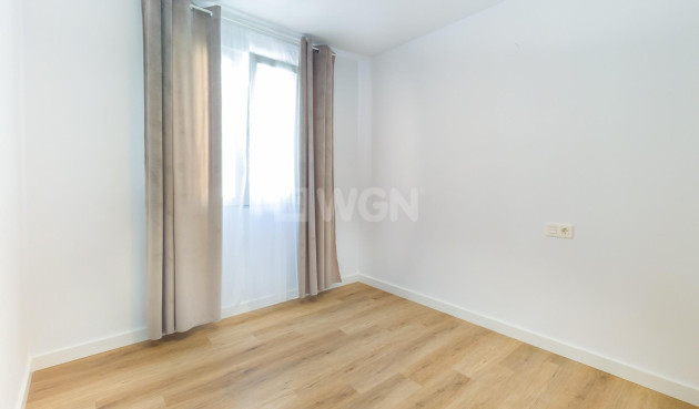 Odsprzedaż - Mieszkanie w bloku - Torrevieja - Playa del Cura