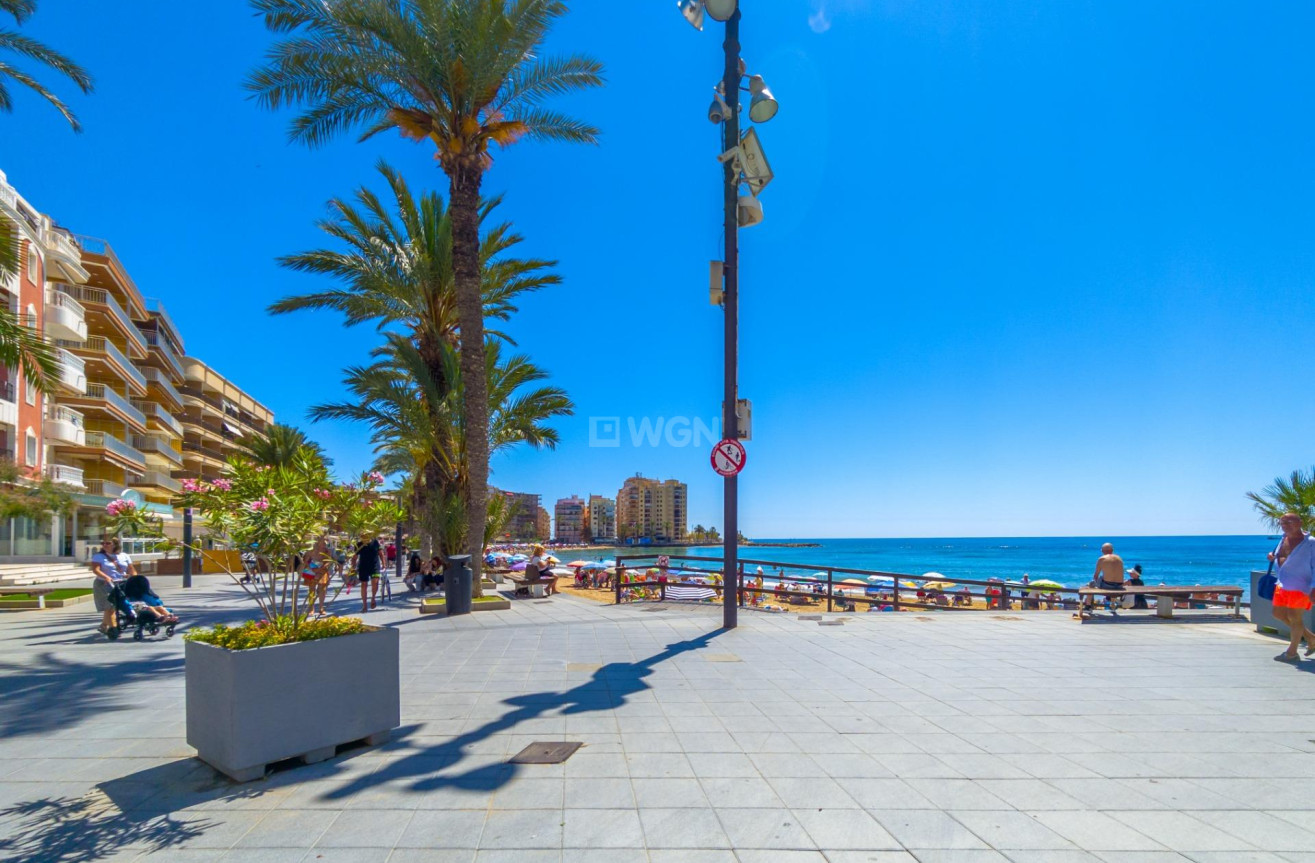 Odsprzedaż - Mieszkanie w bloku - Torrevieja - Playa del Cura