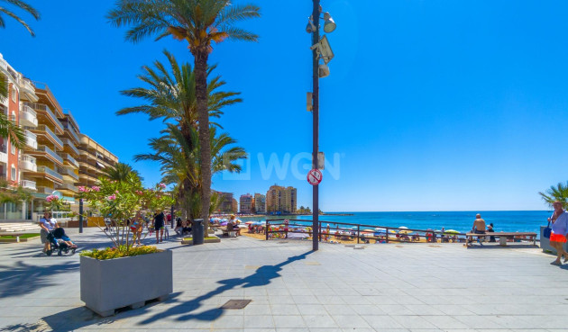 Odsprzedaż - Mieszkanie w bloku - Torrevieja - Playa del Cura