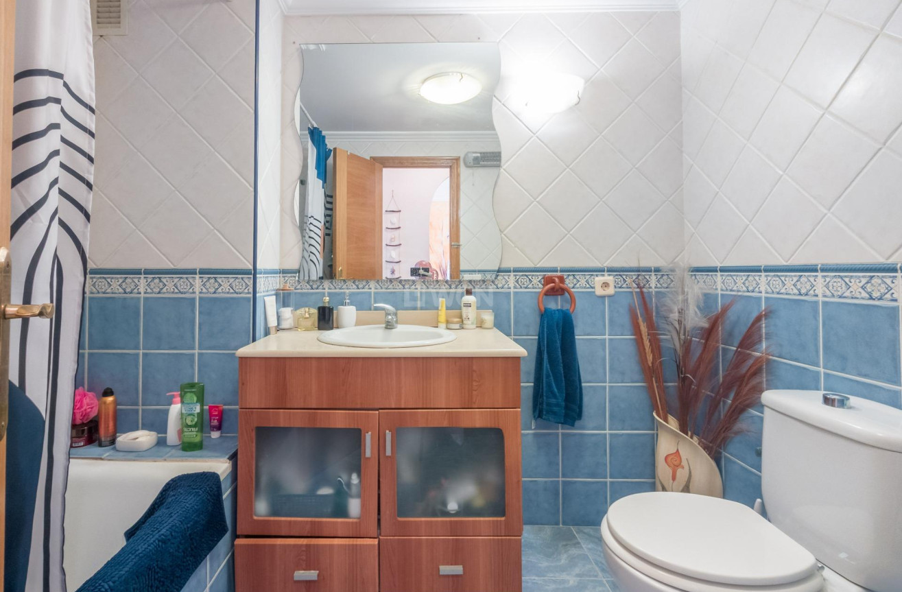 Odsprzedaż - Mieszkanie w bloku - Torrevieja - Acequion