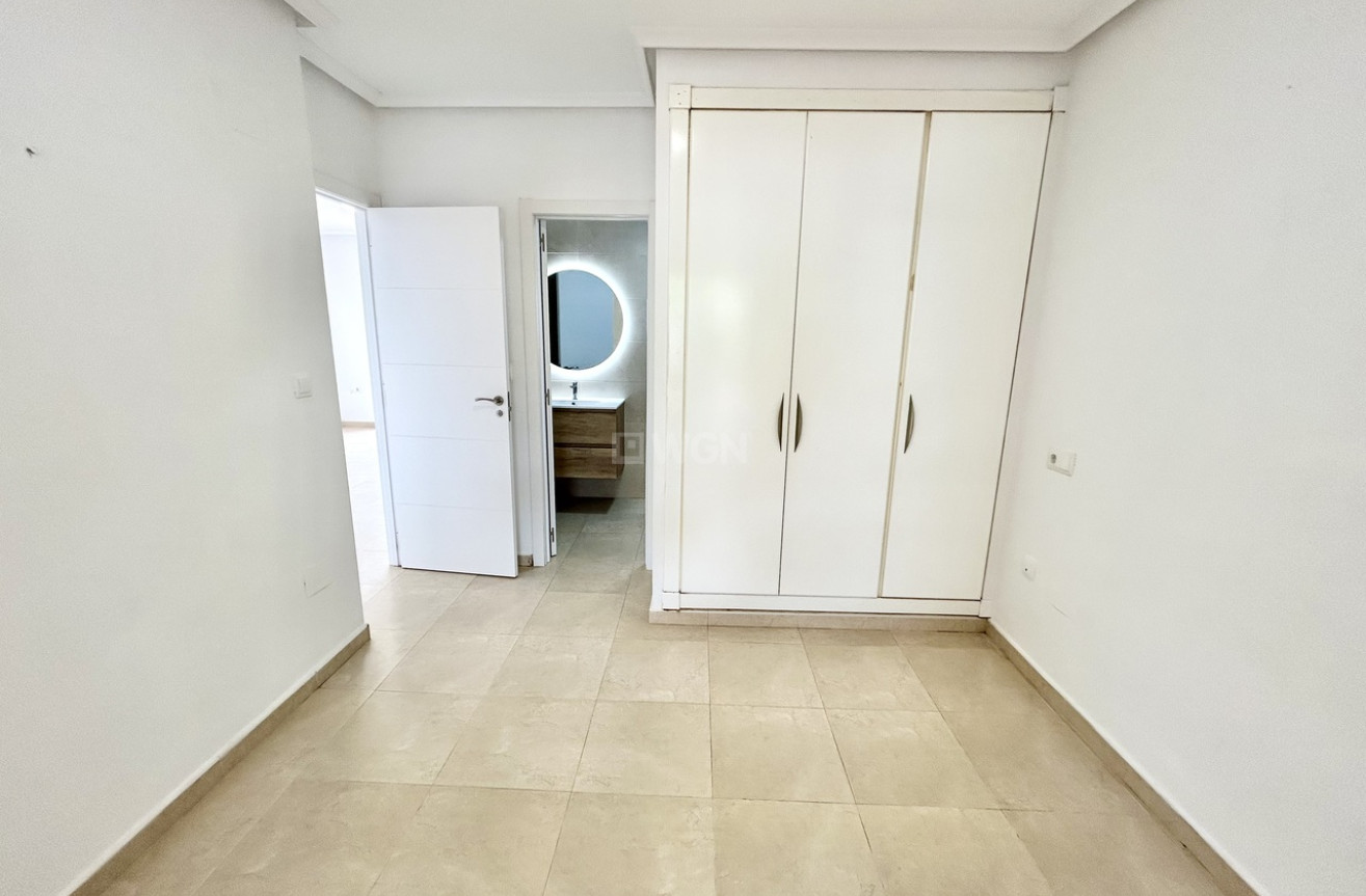 Odsprzedaż - Mieszkanie w bloku - Villamartin - Costa Blanca