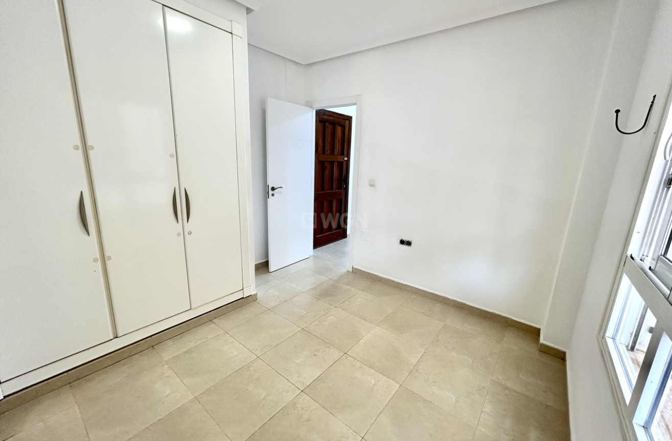 Odsprzedaż - Mieszkanie w bloku - Villamartin - Costa Blanca