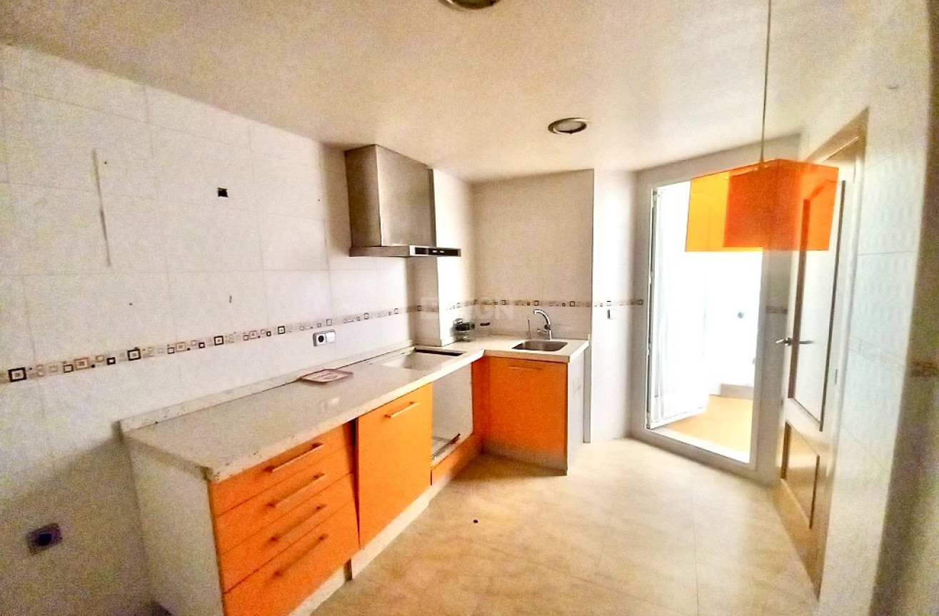 Odsprzedaż - Mieszkanie w bloku - Almoradí - Inland