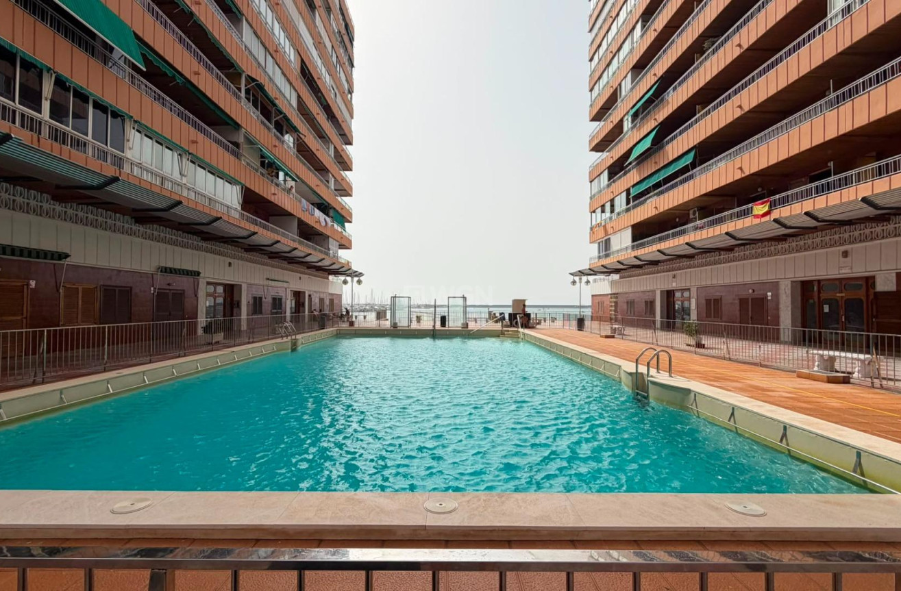 Odsprzedaż - Mieszkanie w bloku - Torrevieja - Acequion