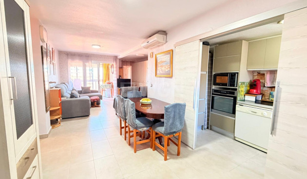 Odsprzedaż - Mieszkanie w bloku - Torrevieja - Playa De Los Naufragos