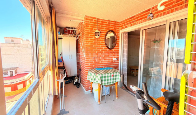 Odsprzedaż - Mieszkanie w bloku - Torrevieja - Playa De Los Naufragos