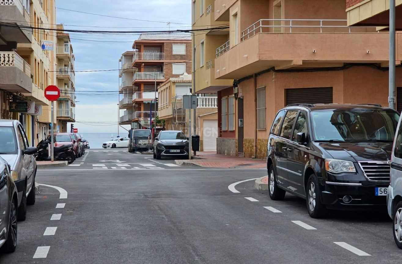 Odsprzedaż - Mieszkanie w bloku - Torrevieja - Playa De Los Naufragos
