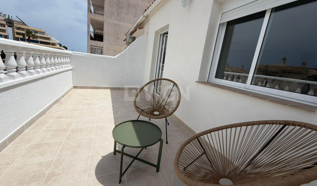 Odsprzedaż - Kamienica - Torrevieja - Sector 25