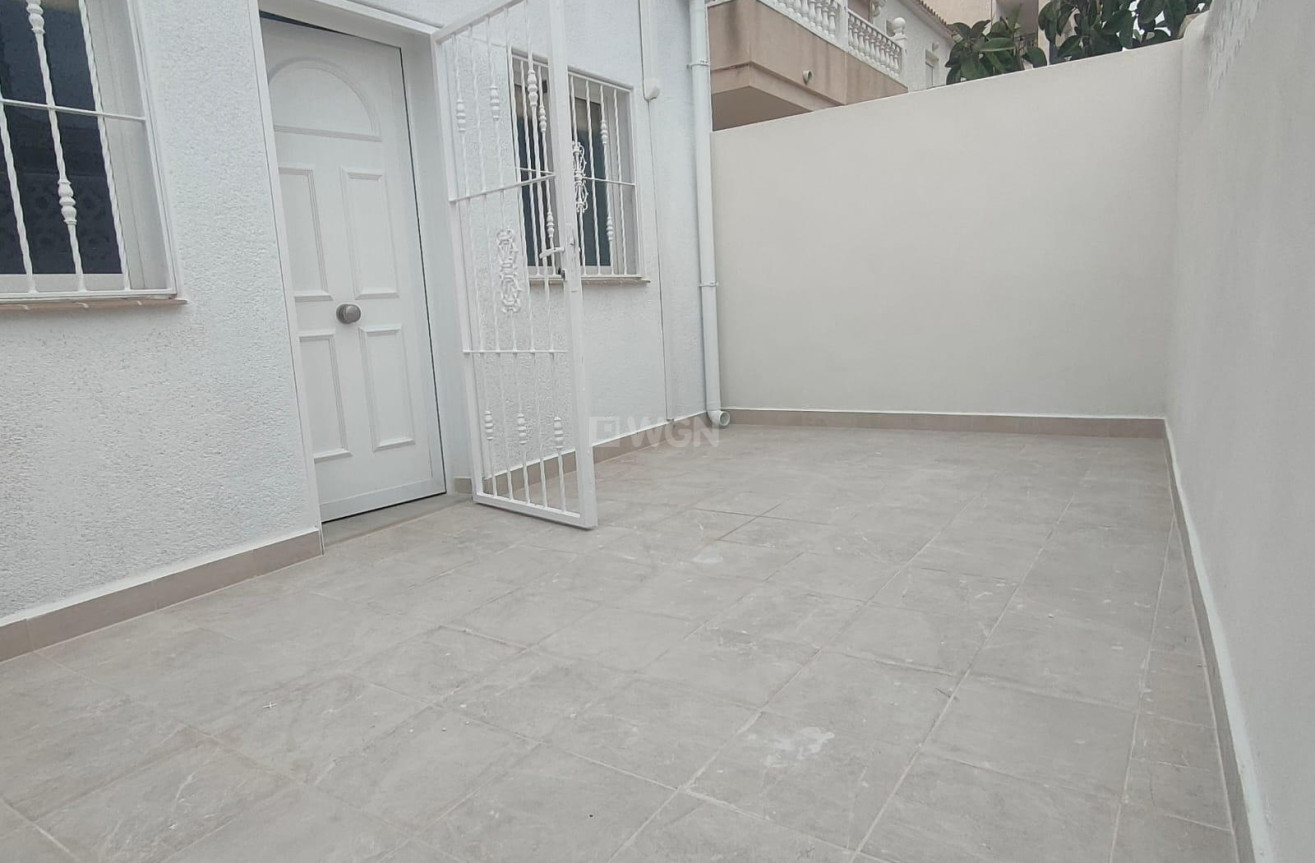 Odsprzedaż - Kamienica - Torrevieja - Sector 25