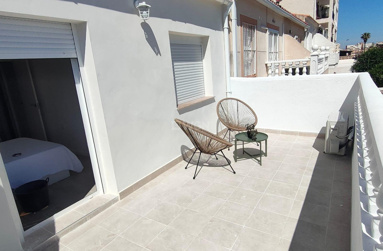 Odsprzedaż - Kamienica - Torrevieja - Sector 25
