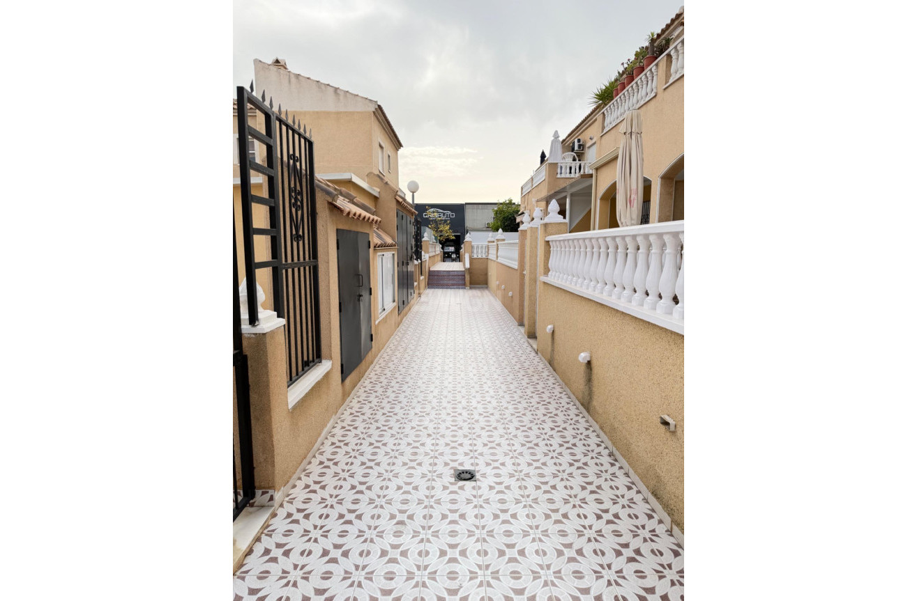 Odsprzedaż - Mieszkanie w bloku - Torrevieja - Centro
