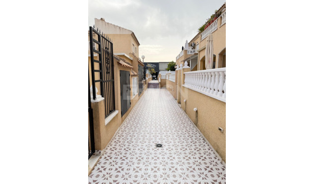 Odsprzedaż - Mieszkanie w bloku - Torrevieja - Centro