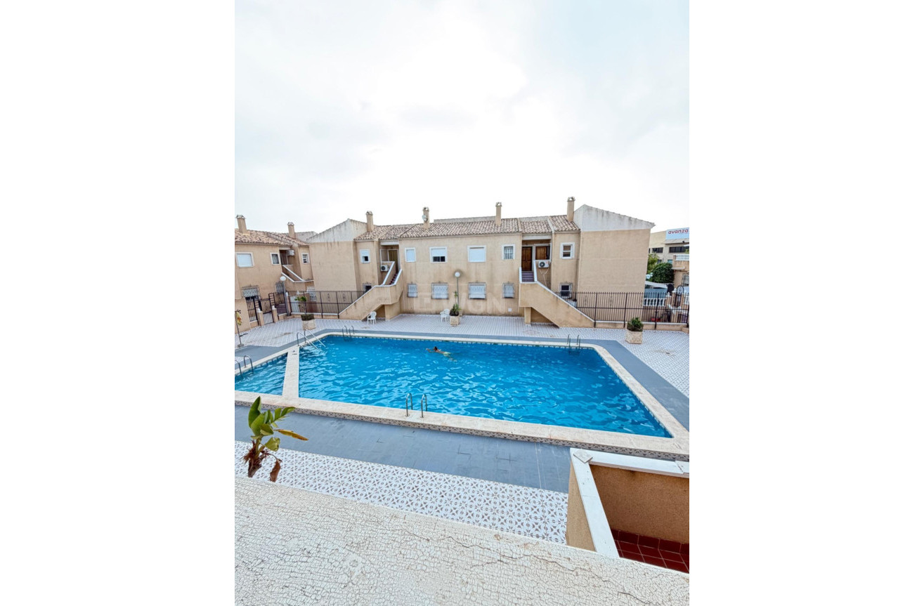 Odsprzedaż - Mieszkanie w bloku - Torrevieja - Centro