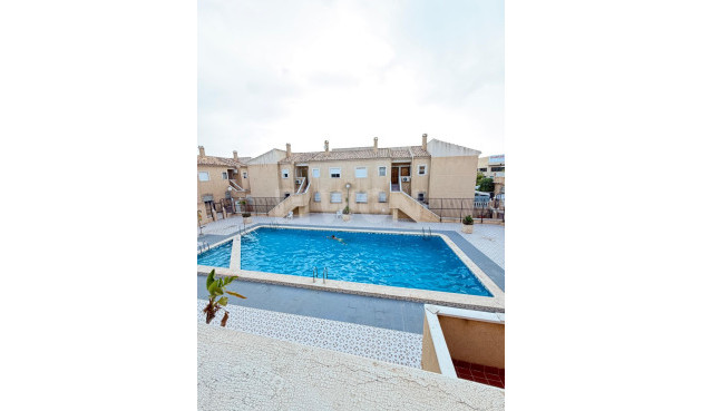 Odsprzedaż - Mieszkanie w bloku - Torrevieja - Centro