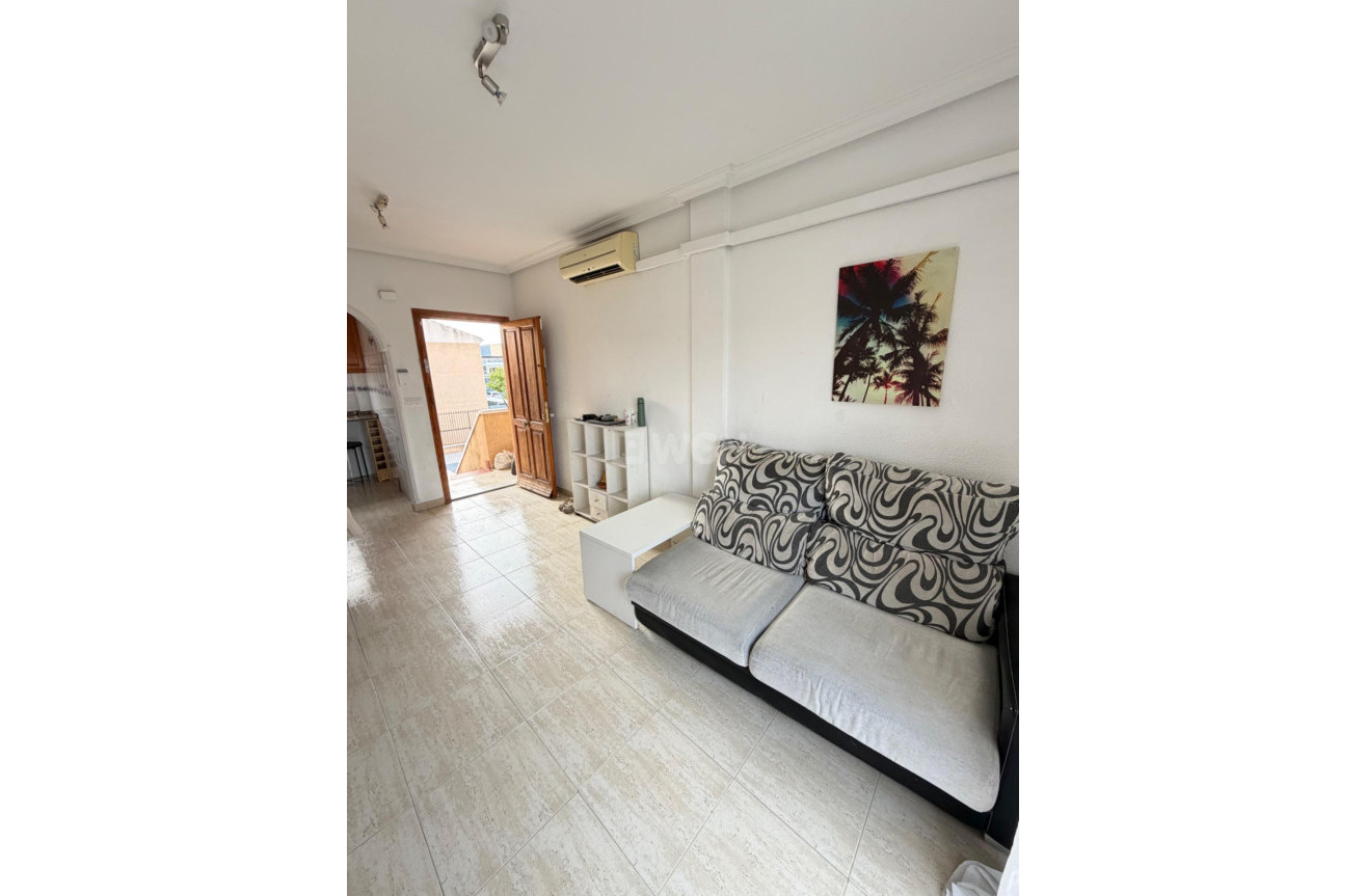 Odsprzedaż - Mieszkanie w bloku - Torrevieja - Centro