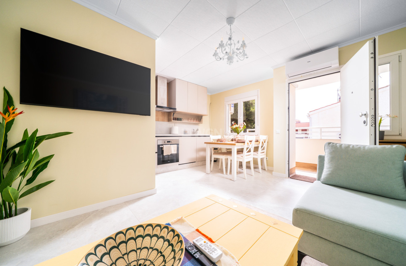 Odsprzedaż - Mieszkanie w bloku - Torrevieja - La Veleta