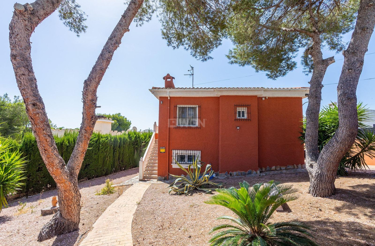 Odsprzedaż - Villa - Torrevieja - Los Balcones - Los Altos del Edén