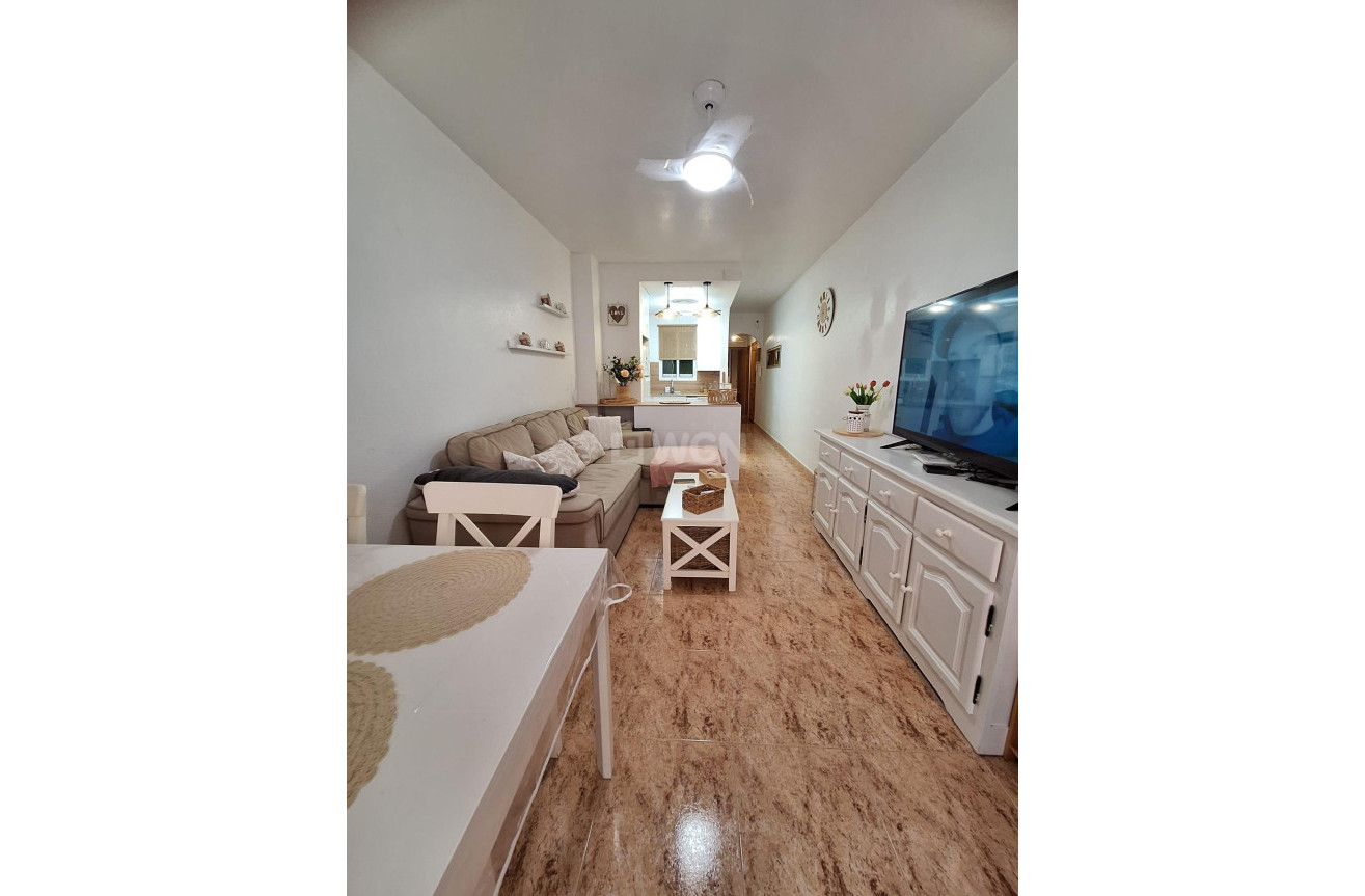 Odsprzedaż - Mieszkanie w bloku - Torrevieja - Playa del Cura