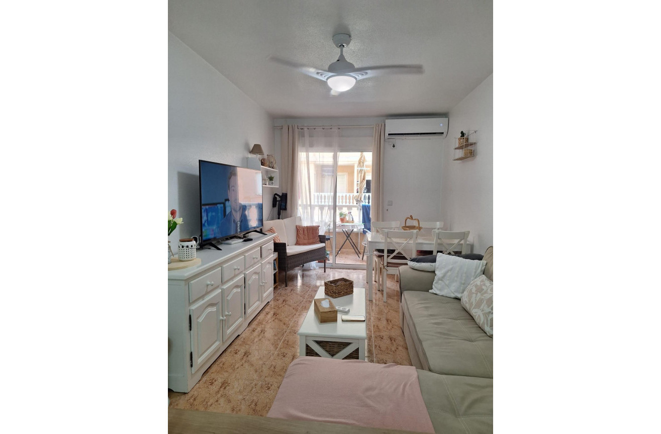 Odsprzedaż - Mieszkanie w bloku - Torrevieja - Playa del Cura