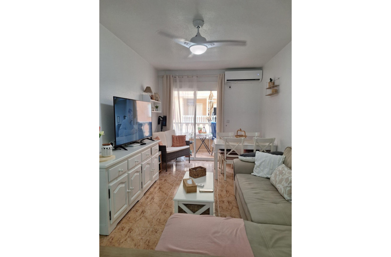 Odsprzedaż - Mieszkanie w bloku - Torrevieja - Playa del Cura