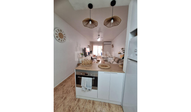 Odsprzedaż - Mieszkanie w bloku - Torrevieja - Playa del Cura