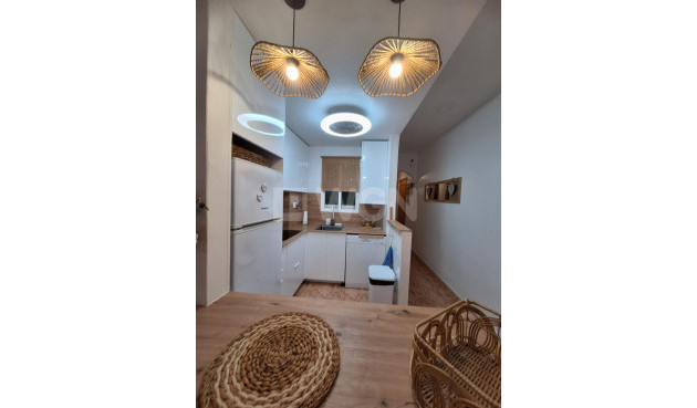 Odsprzedaż - Mieszkanie w bloku - Torrevieja - Playa del Cura