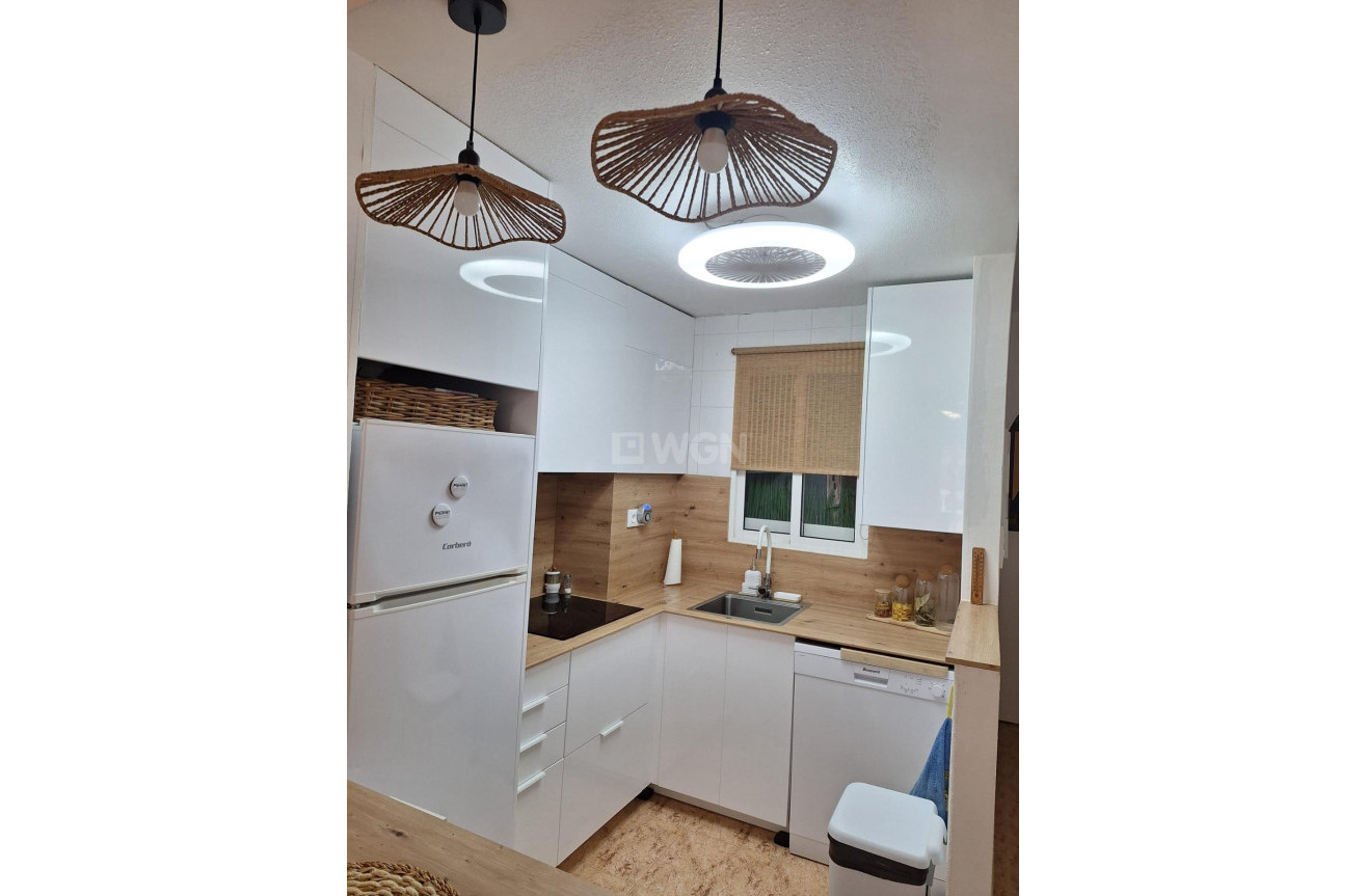 Odsprzedaż - Mieszkanie w bloku - Torrevieja - Playa del Cura