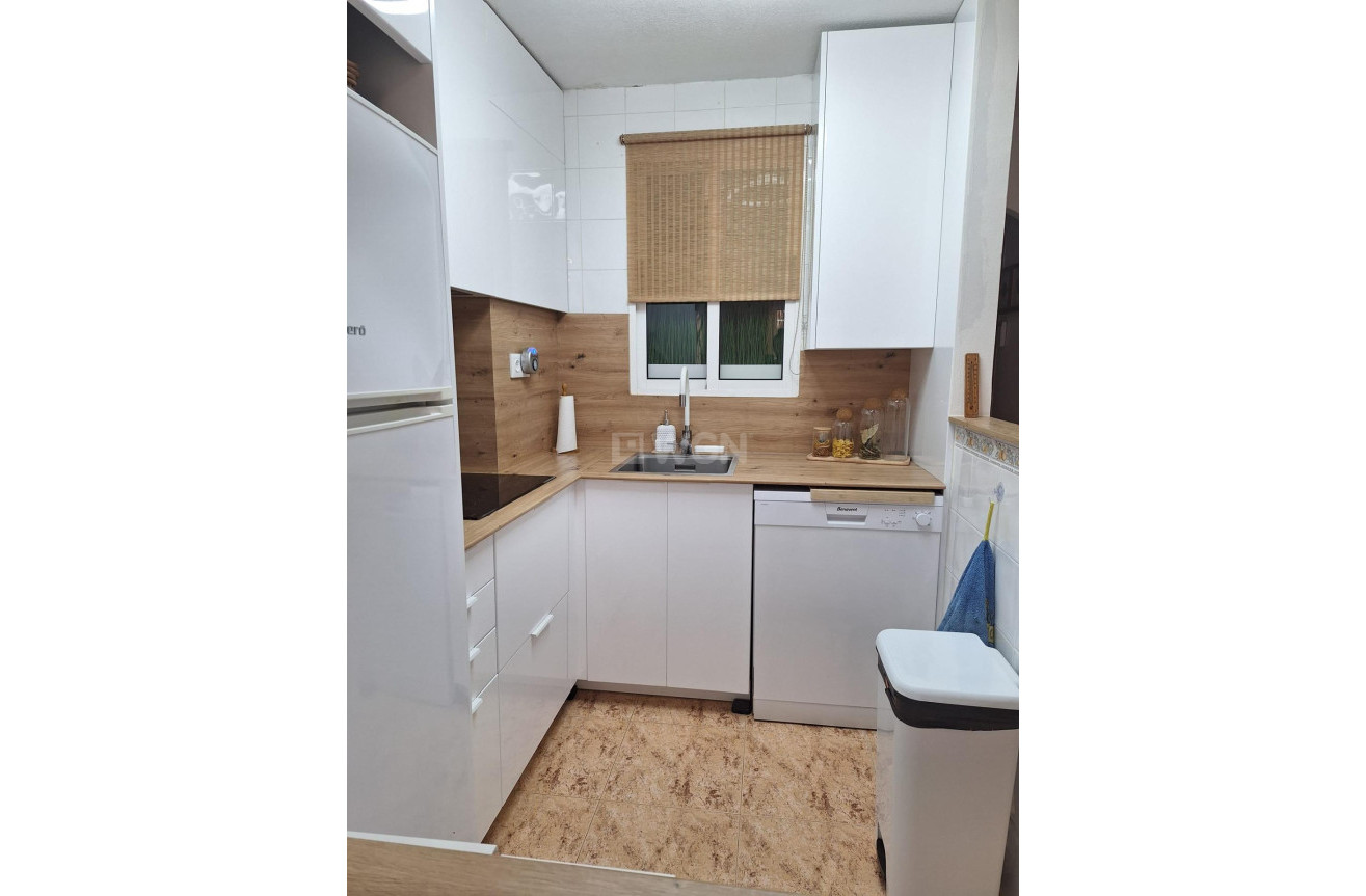 Odsprzedaż - Mieszkanie w bloku - Torrevieja - Playa del Cura