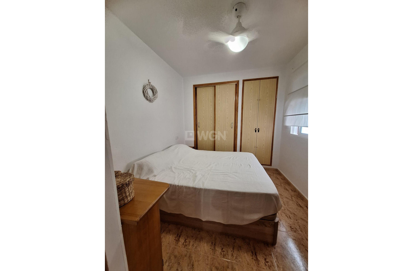 Odsprzedaż - Mieszkanie w bloku - Torrevieja - Playa del Cura