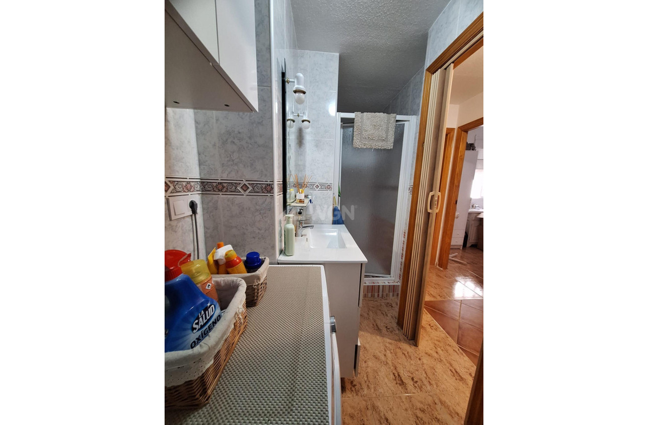 Odsprzedaż - Mieszkanie w bloku - Torrevieja - Playa del Cura