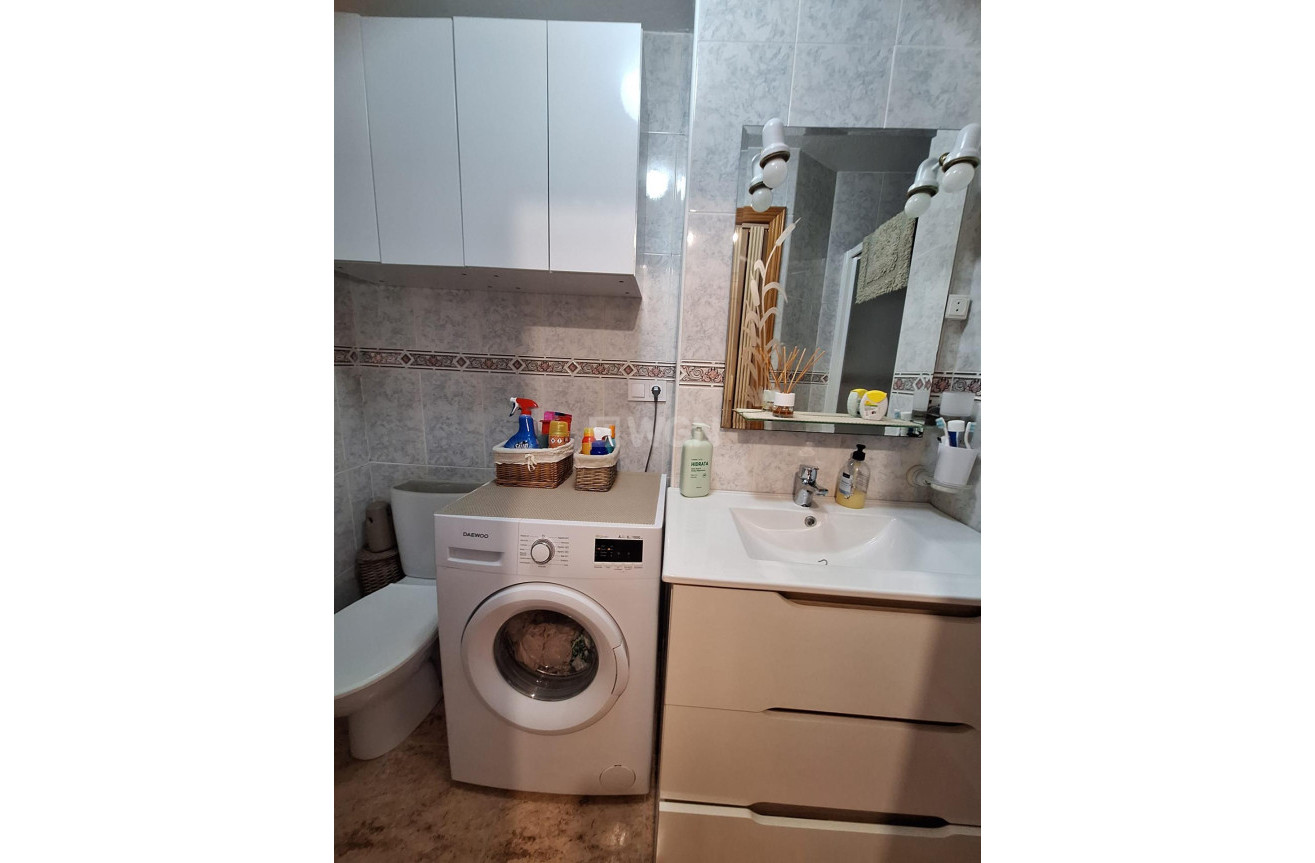 Odsprzedaż - Mieszkanie w bloku - Torrevieja - Playa del Cura