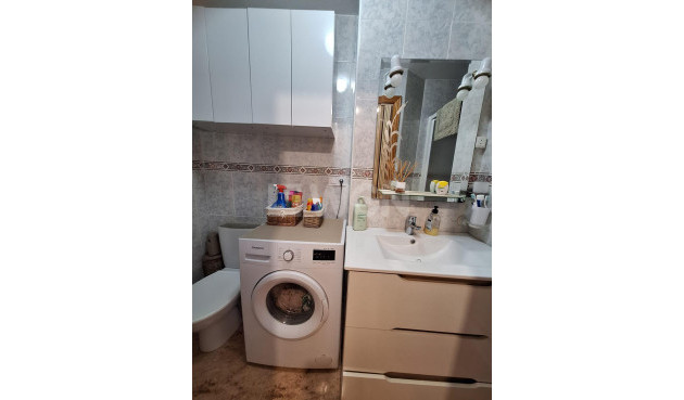 Odsprzedaż - Mieszkanie w bloku - Torrevieja - Playa del Cura