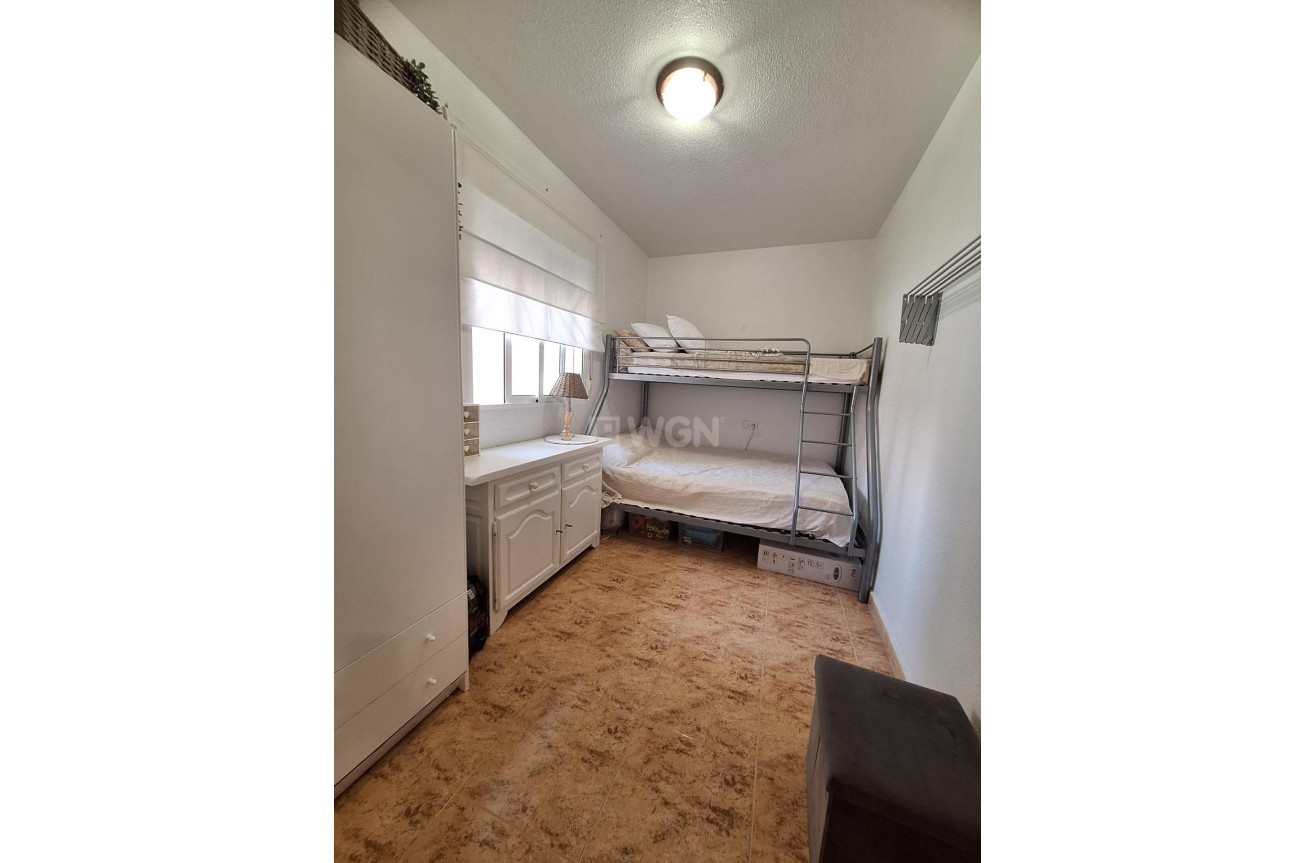Odsprzedaż - Mieszkanie w bloku - Torrevieja - Playa del Cura