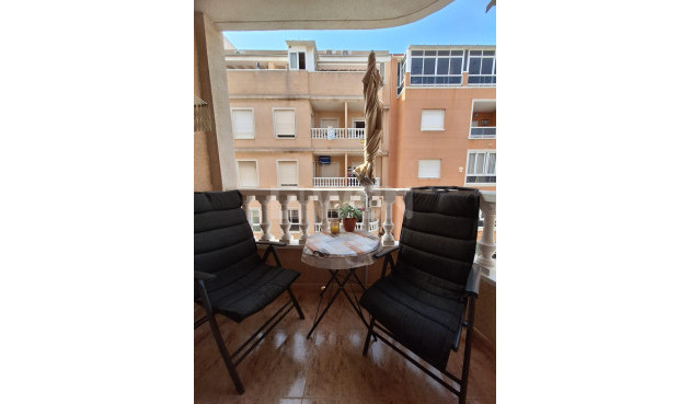 Odsprzedaż - Mieszkanie w bloku - Torrevieja - Playa del Cura