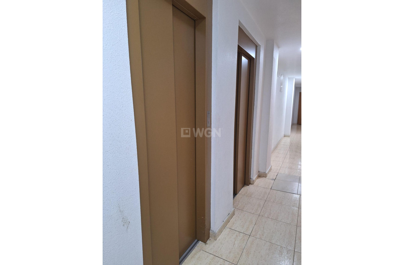 Odsprzedaż - Mieszkanie w bloku - Torrevieja - Playa del Cura