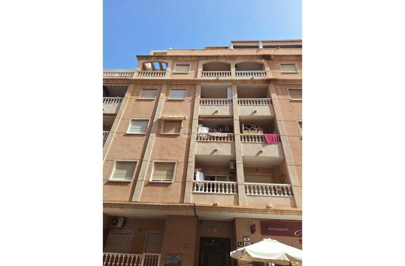 Odsprzedaż - Mieszkanie w bloku - Torrevieja - Playa del Cura