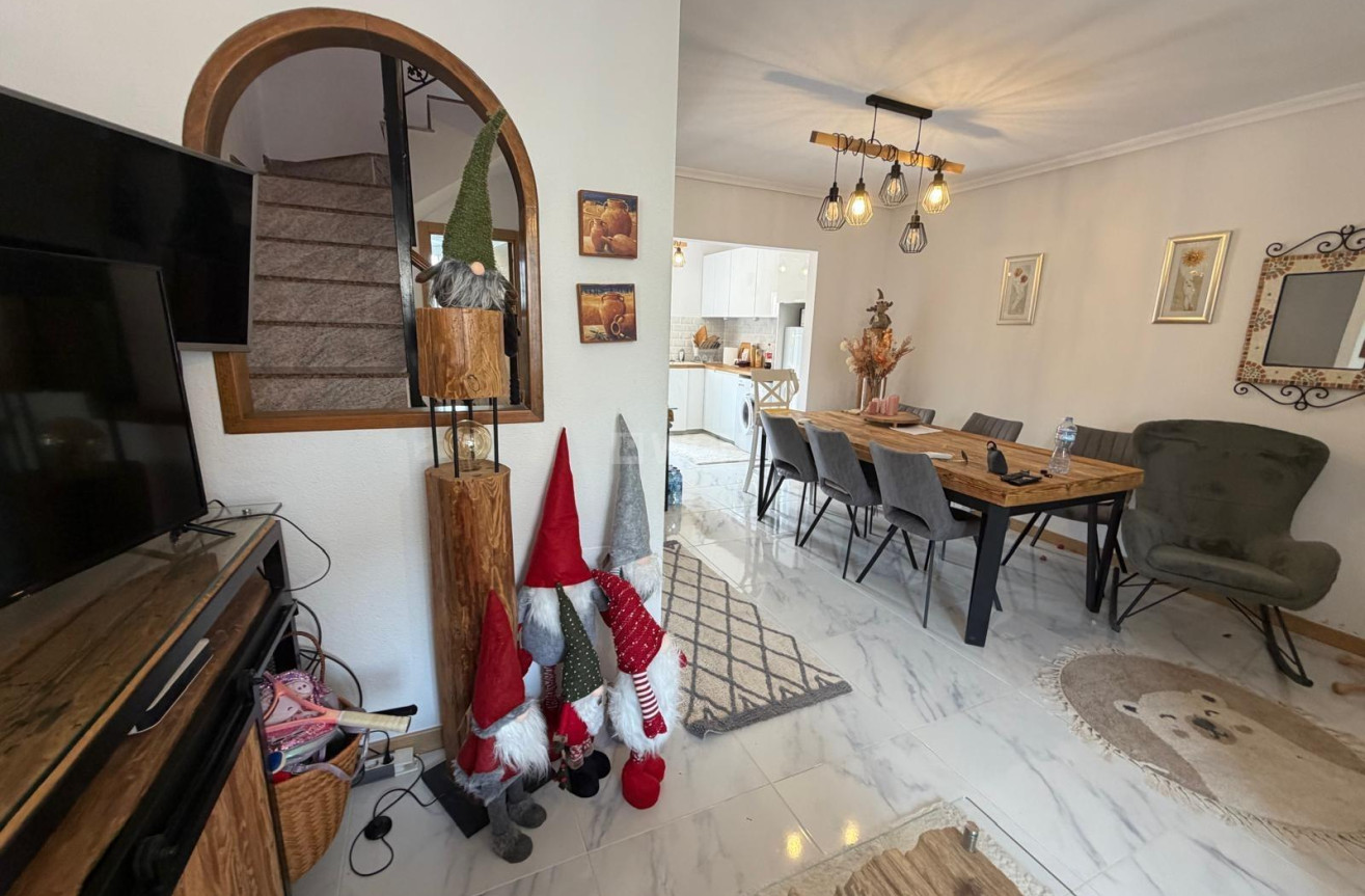 Resale - Bungalow - Torrevieja - Zona Los Frutales