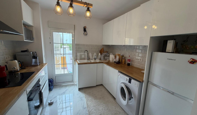 Resale - Bungalow - Torrevieja - Zona Los Frutales
