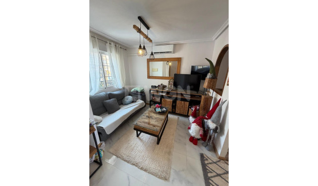 Resale - Bungalow - Torrevieja - Zona Los Frutales