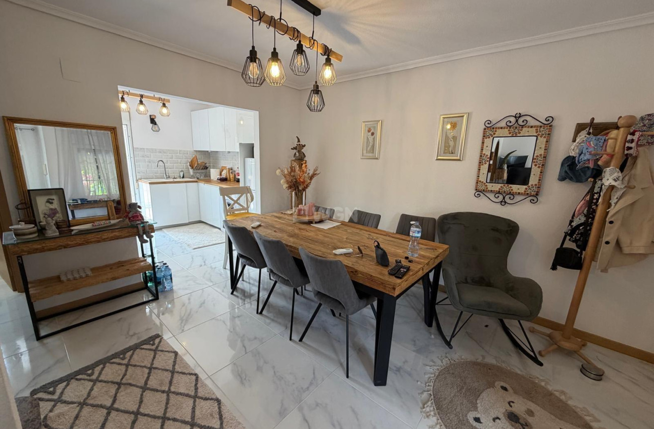 Resale - Bungalow - Torrevieja - Zona Los Frutales