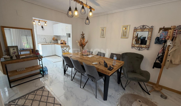 Resale - Bungalow - Torrevieja - Zona Los Frutales